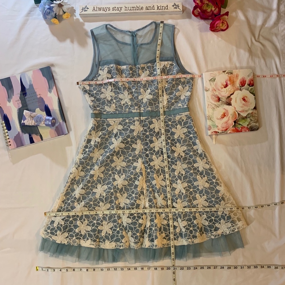 Dress - Picture 7 of 7